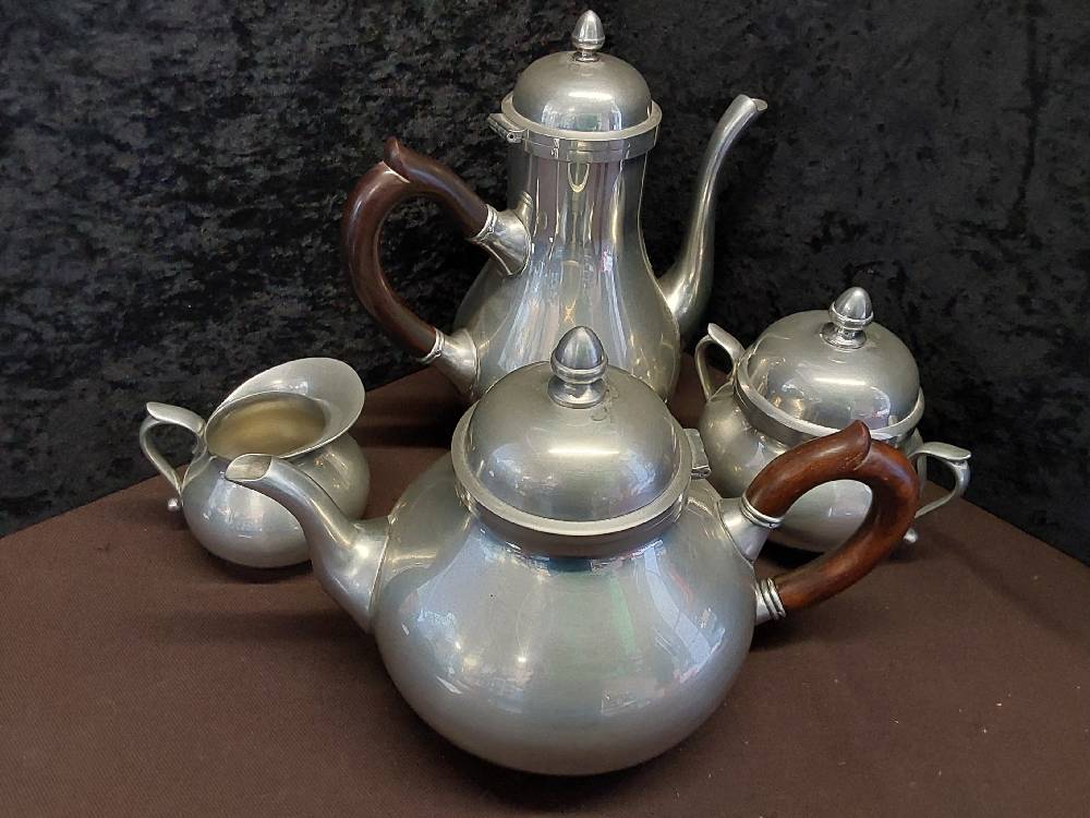 ENSEMBLE CAFETIÈRE + POT À LAIT + SUCRIER + THEIÈRE ÉTAIN DE PARIS 