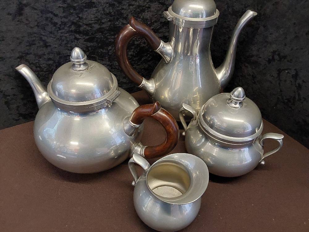 ENSEMBLE CAFETIÈRE + POT À LAIT + SUCRIER + THEIÈRE ÉTAIN DE PARIS 