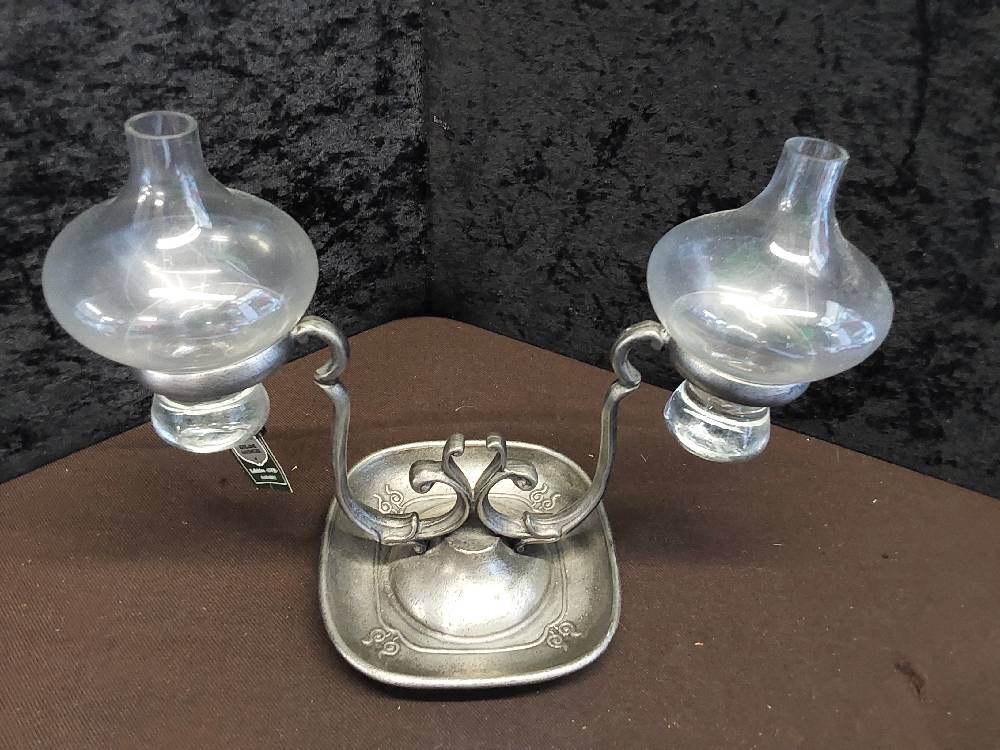 LAMPE  À HUILE ÉTAIN ET VERRE
