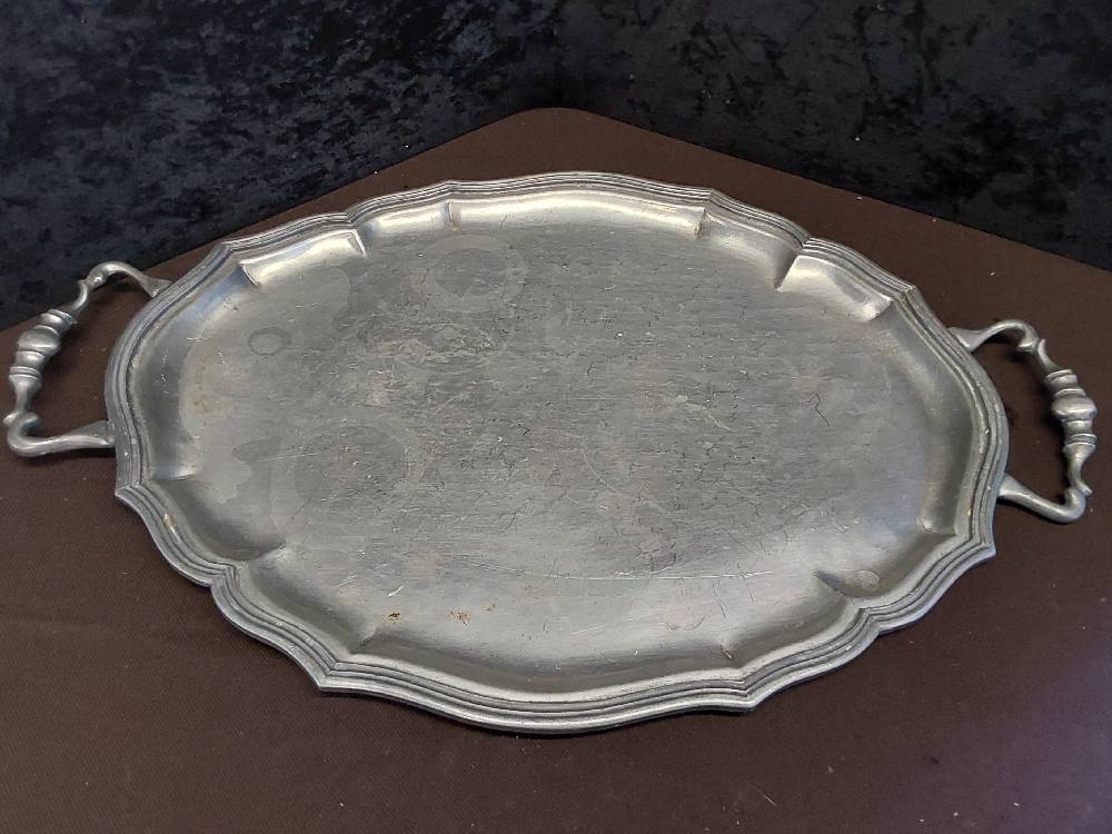 PLAT OVALE EN ÉTAIN
