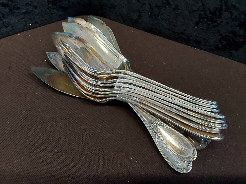 LOT DE 20 PIECES COUVERTS À POISSONS M.A