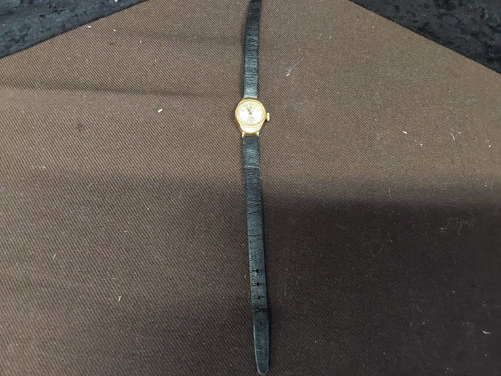 MONTRE PRECIA BRACELET CUIR NOIR CADRAN DORÉ