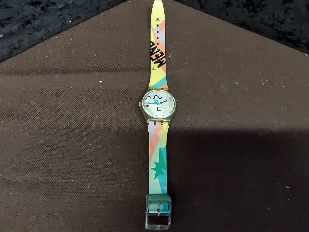 MONTRE SWATCH BRACELET MULTICOLORE