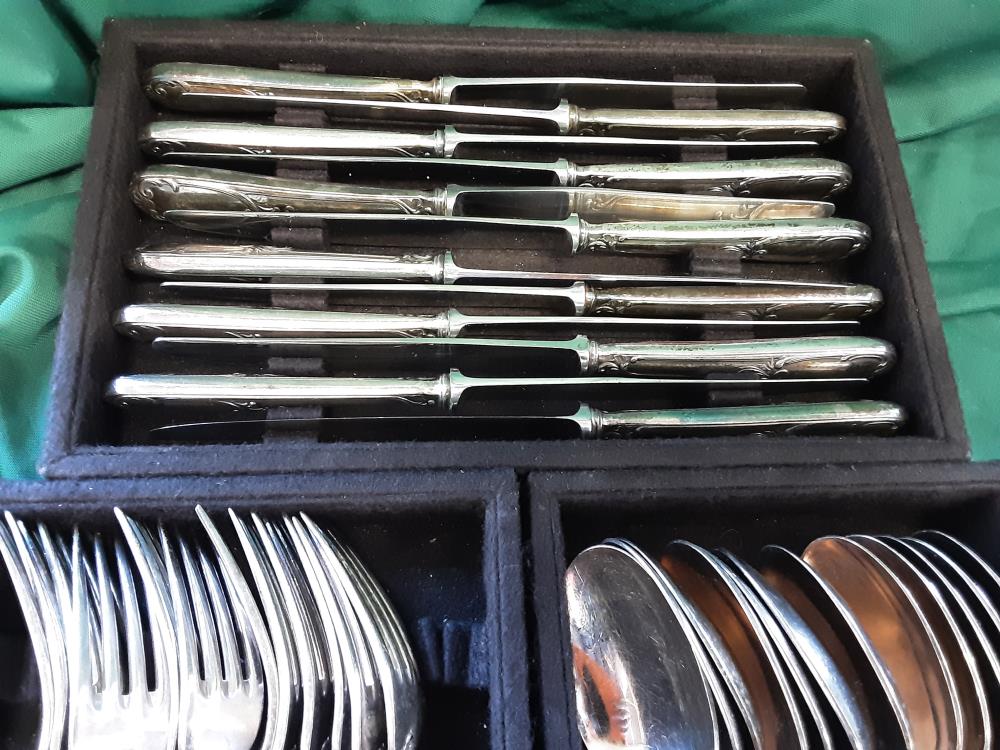 MENAGERE M.A MODELE COQUILLE 48 PIECES