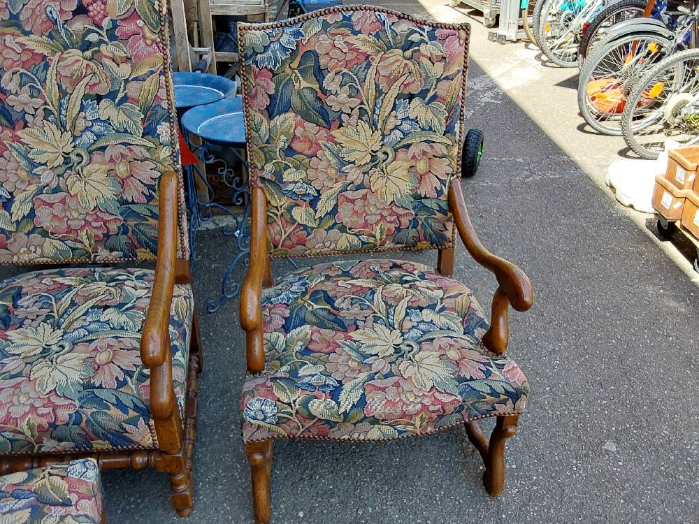 FAUTEUIL STYLE LOUIS XIII