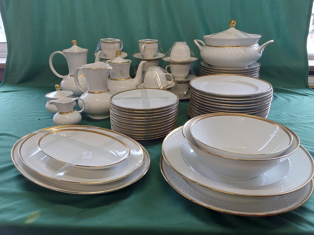 SERVICE DE TABLE + SERVICE A CAFE 11 TASSES - BAVARIA- MARTELÉS - BORDURES DORÉES