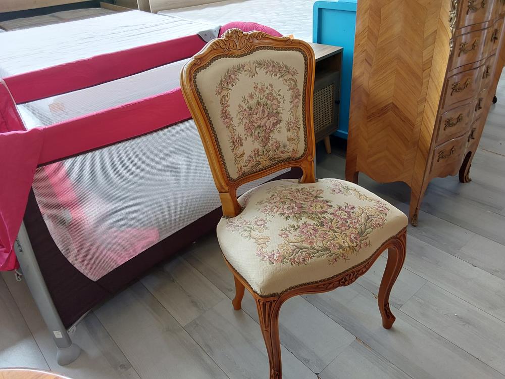 CHAISE BOIS MERISIER TUSSU BEIGE MOTIF FLEURS