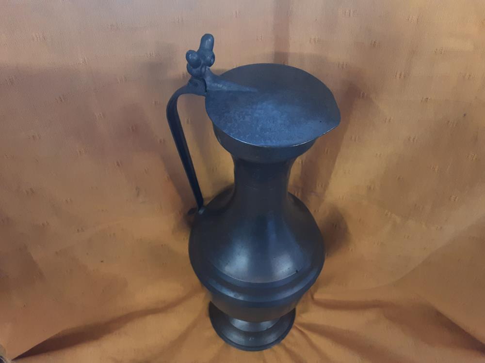 CRUCHE EN ETAIN AVEC COUVERCLE GM