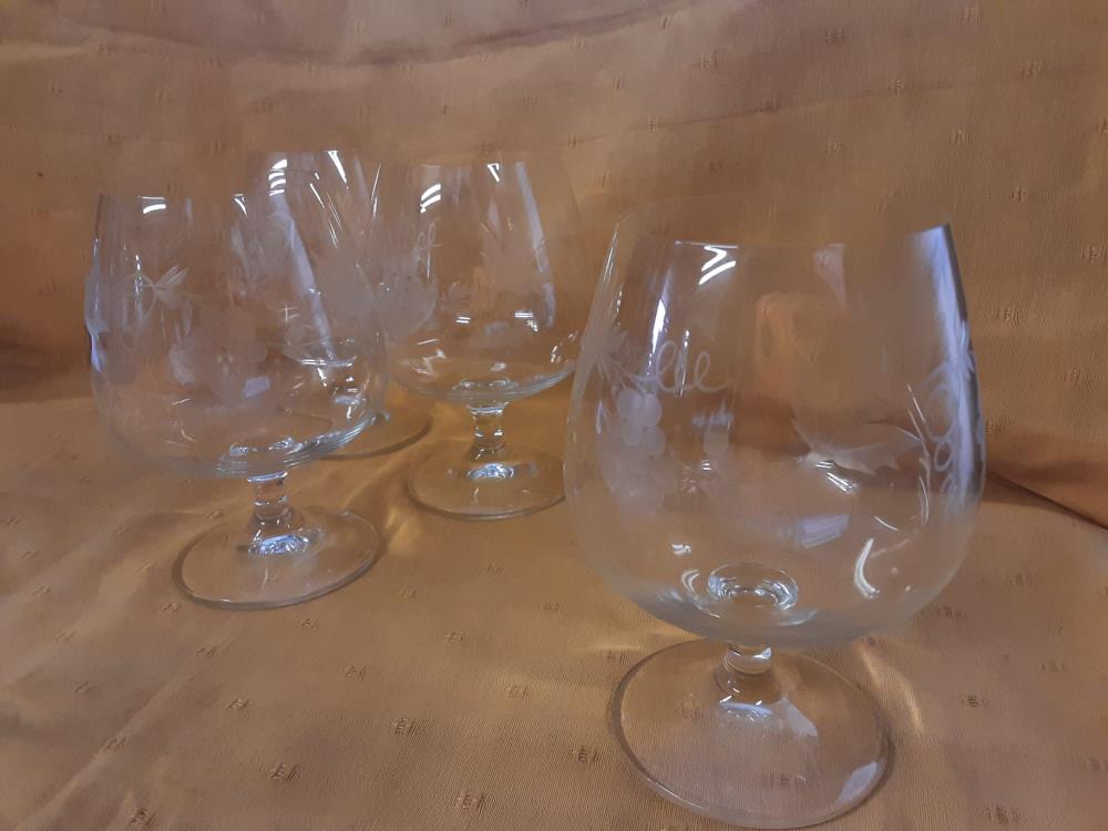 LOT DE 6 VERRES À COGNAC EN CRISTAL CISELÉ