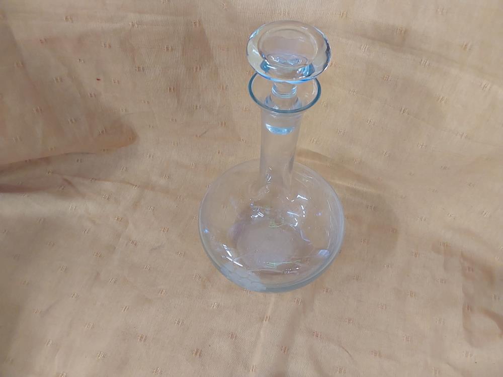 CARAFE AVEC BOUCHON 