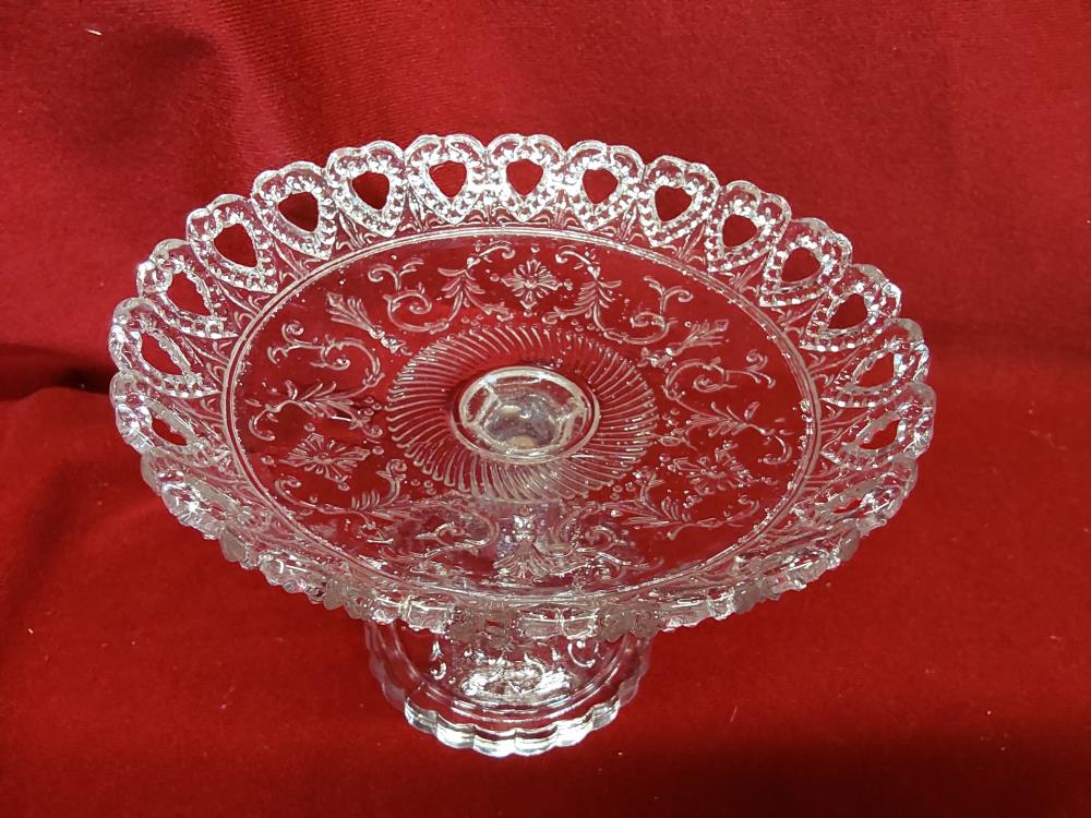 PLAT A GATEAUX EN VERRE SUR PIED STYLE BACCARAT