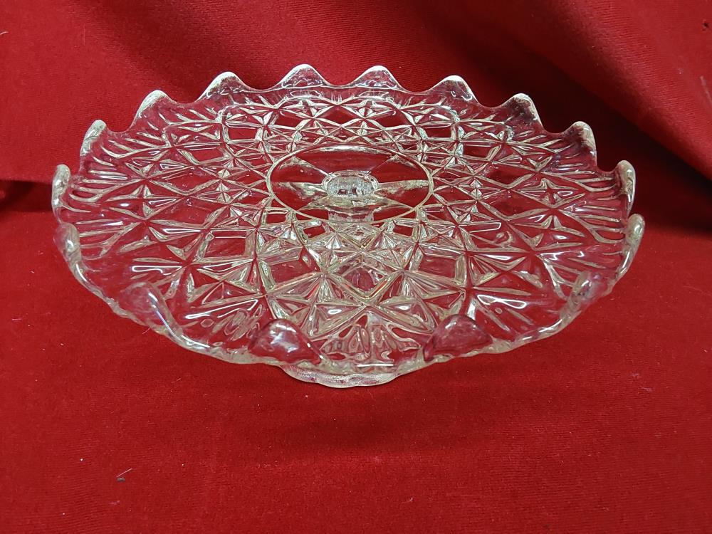 PLAT A TARTES SUR PIED EN VERRE