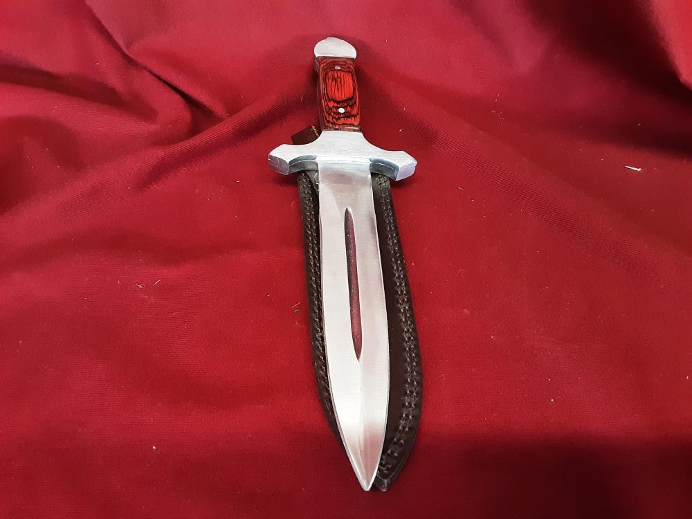 DAGUE AVEC ETUI EN CUIR
