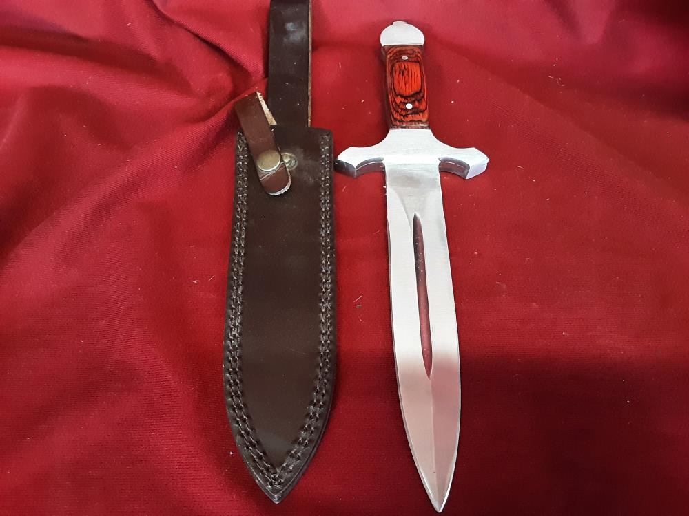 DAGUE AVEC ETUI EN CUIR