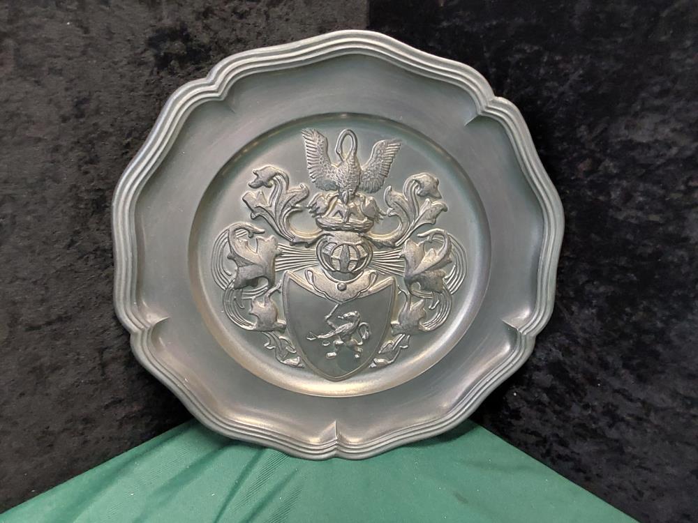 ASSIETTE EN ETAIN DECORATION MURALE GM