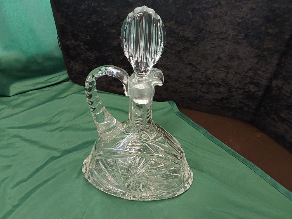 CARAFE EN CRISTAL AVEC ANSE ET BOUCHON GM