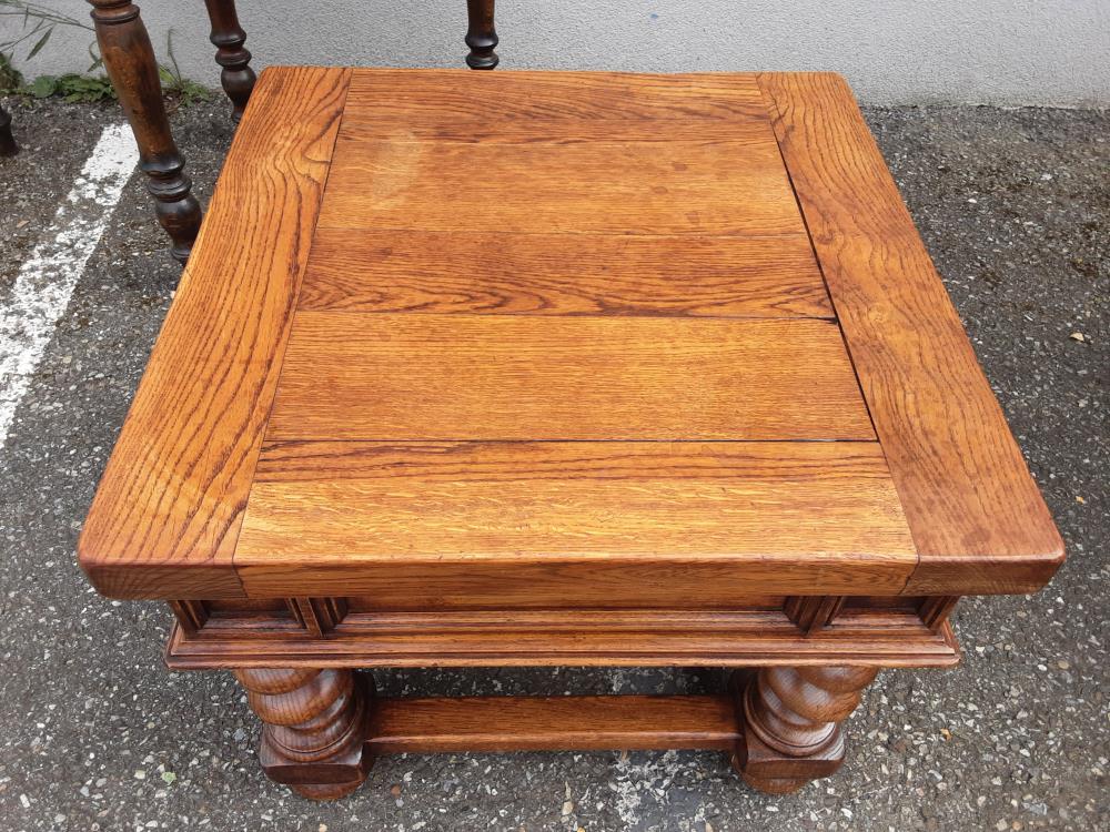 TABLE BASSE CARRÉE EN CHÊNE 