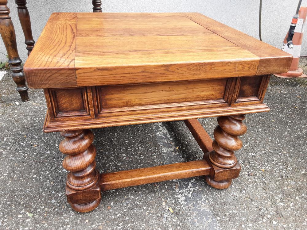 TABLE BASSE CARRÉE EN CHÊNE 