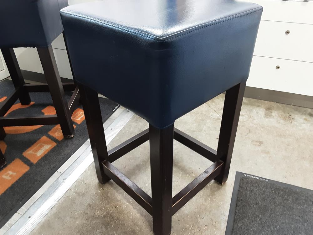 TABOURET BLEU PIED BOIS