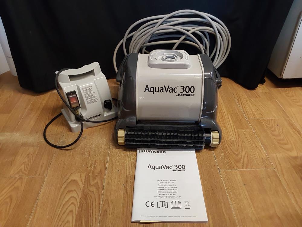 ROBOT HAYWARD AQUAVAC 300 POUR PISCINE
