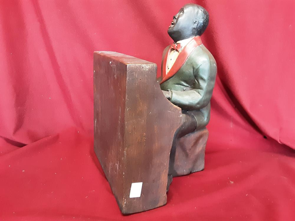 STATUETTE PIANISTE  EN TERRE CUITE