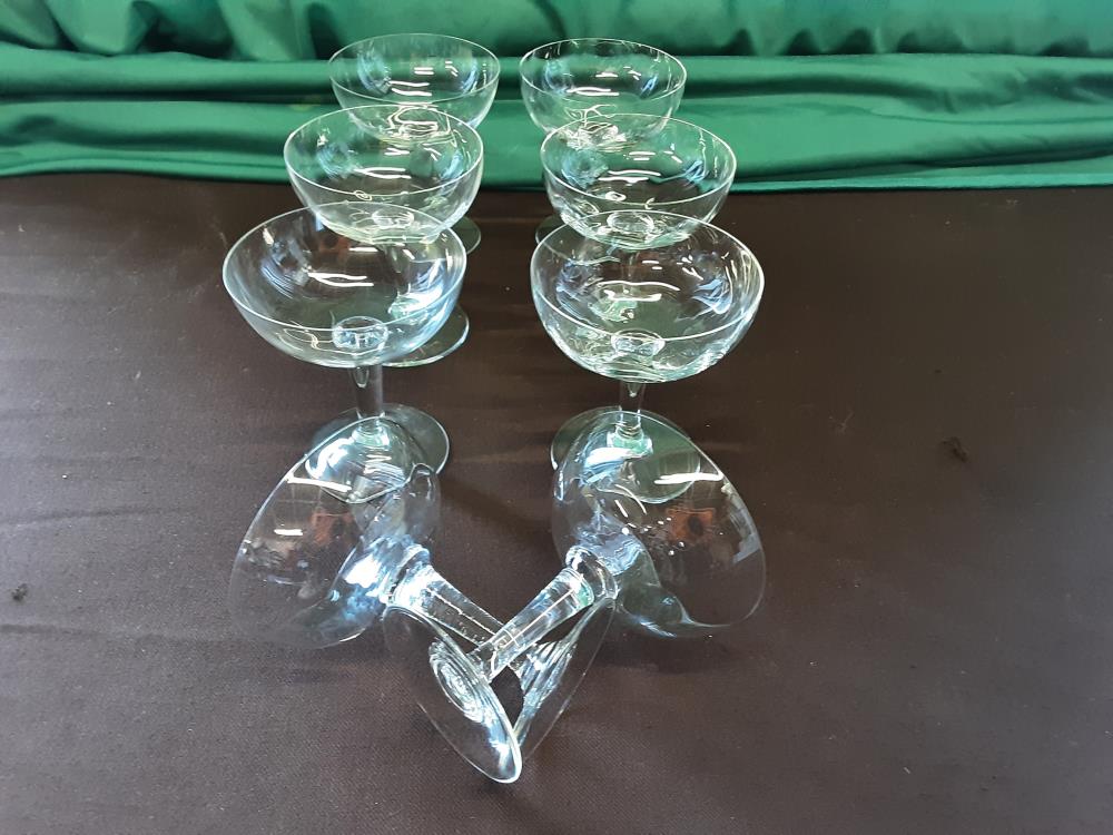 LOT DE 7 COUPES A CHAMPAGNE EN CRISTAL