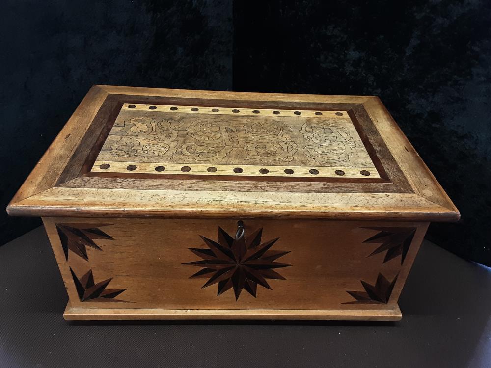 BOITE EN BOIS GM AVEC CLÉ MARQUETÉE
