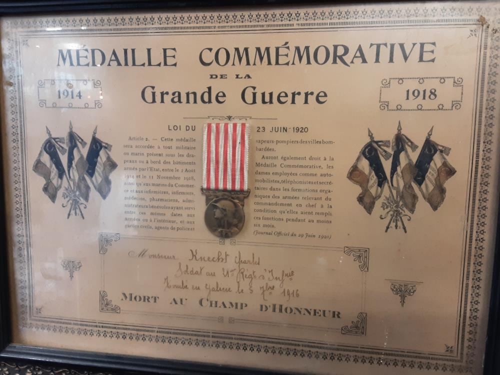 TABLEAU MEDAILLE COMMEMORATIVE 1914-1918 CADRE NOIR