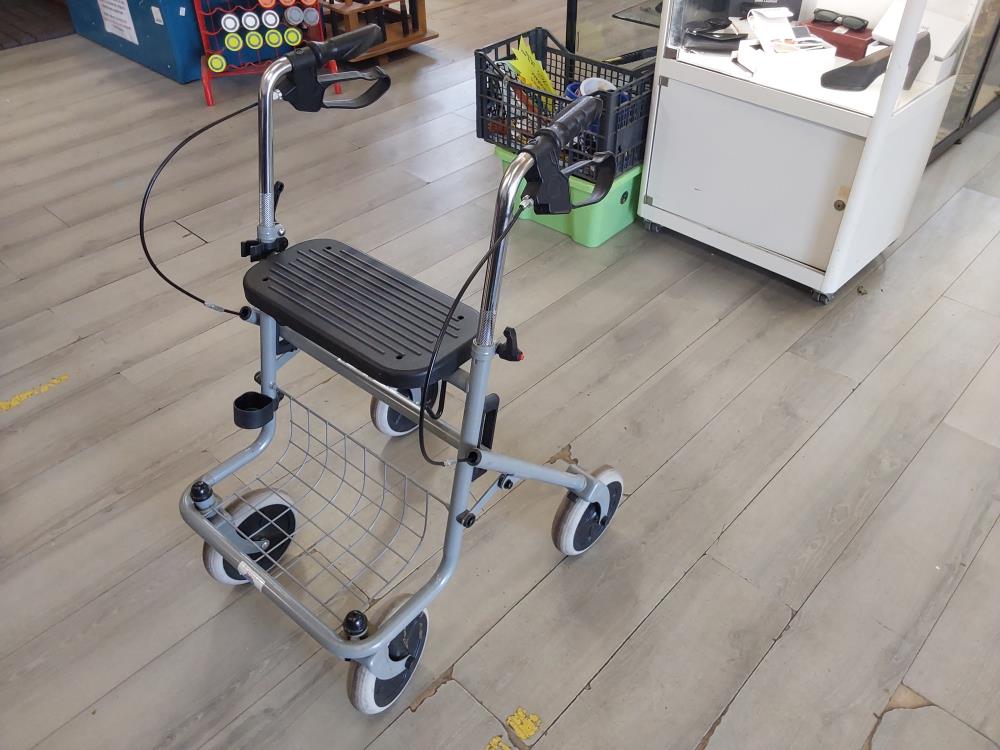 DEAMBULATEUR A FREINS