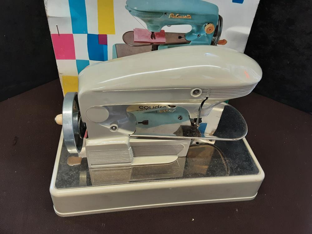 JOUET MACHINE A COUDRE PM