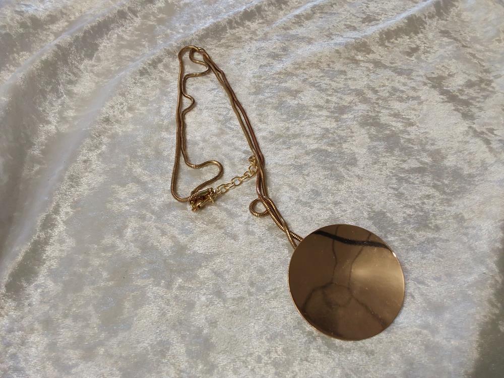 COLLIER DORÉ GRANDE PLAQUE RONDE