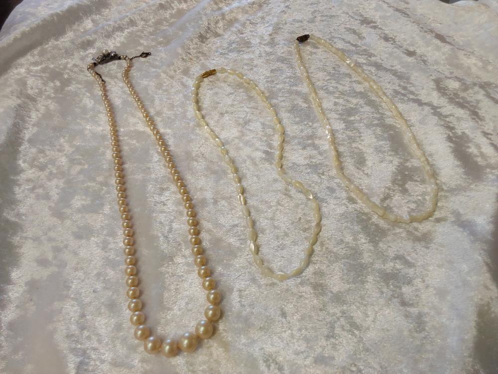 COLLIER PIERRES BLANCHES