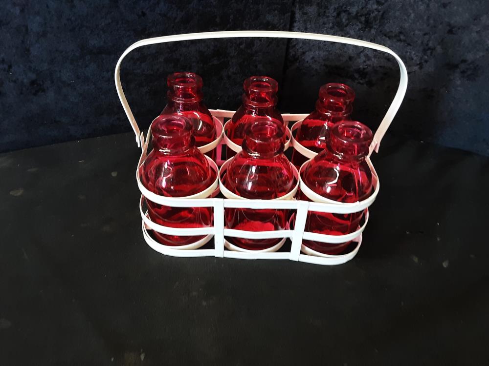 PANIER METAL AVEC 6 FLACONS ROUGE