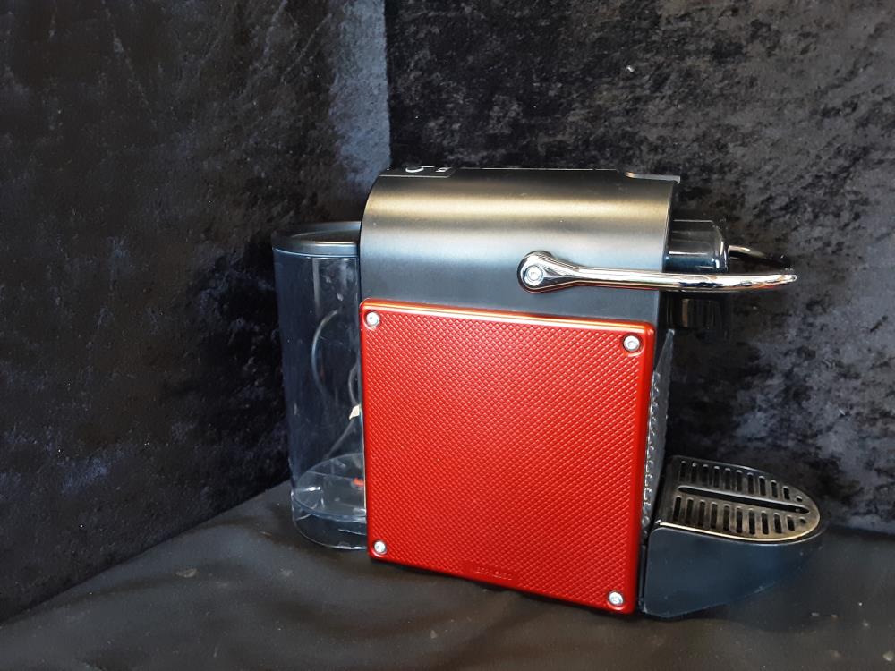 NESPRESSO KRUPS ROUGE ET NOIR