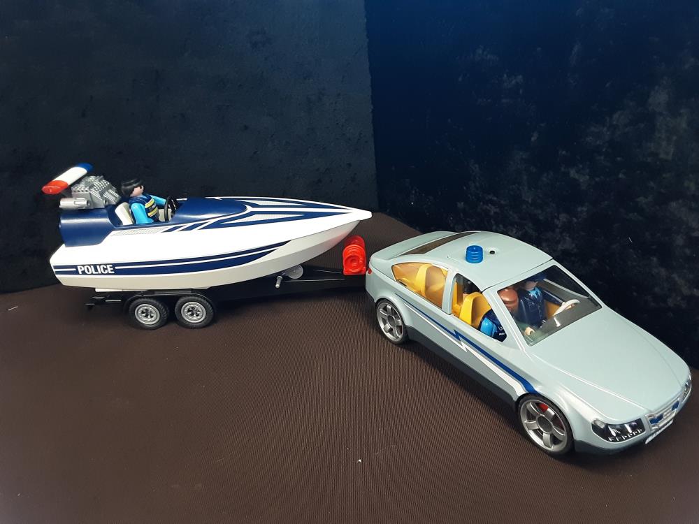 VOITURE DE POLICE + BATEAU + REMORQUE PLAYMOBIL