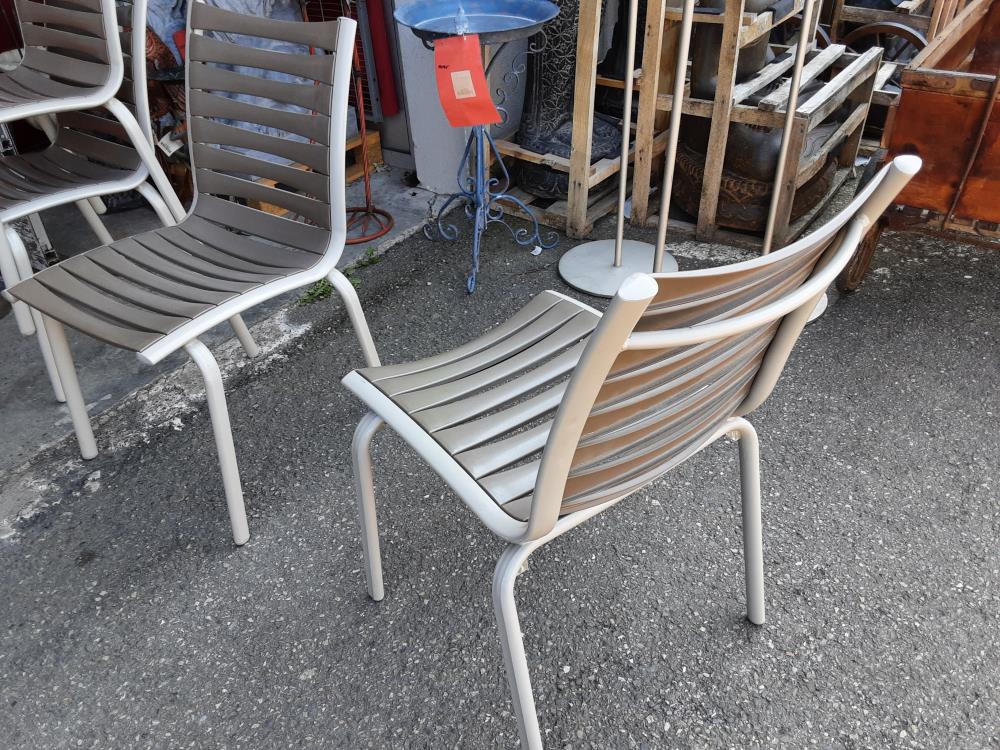 LOT DE 4 CHAISES DE JARDIN GRIS EN ALU ET LAMES PVC  EMPILABLES