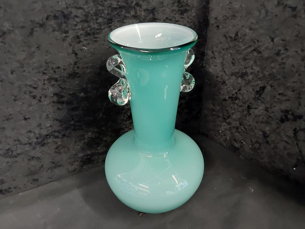 VASE BLEU EN CRISTAL AVEC HANSES