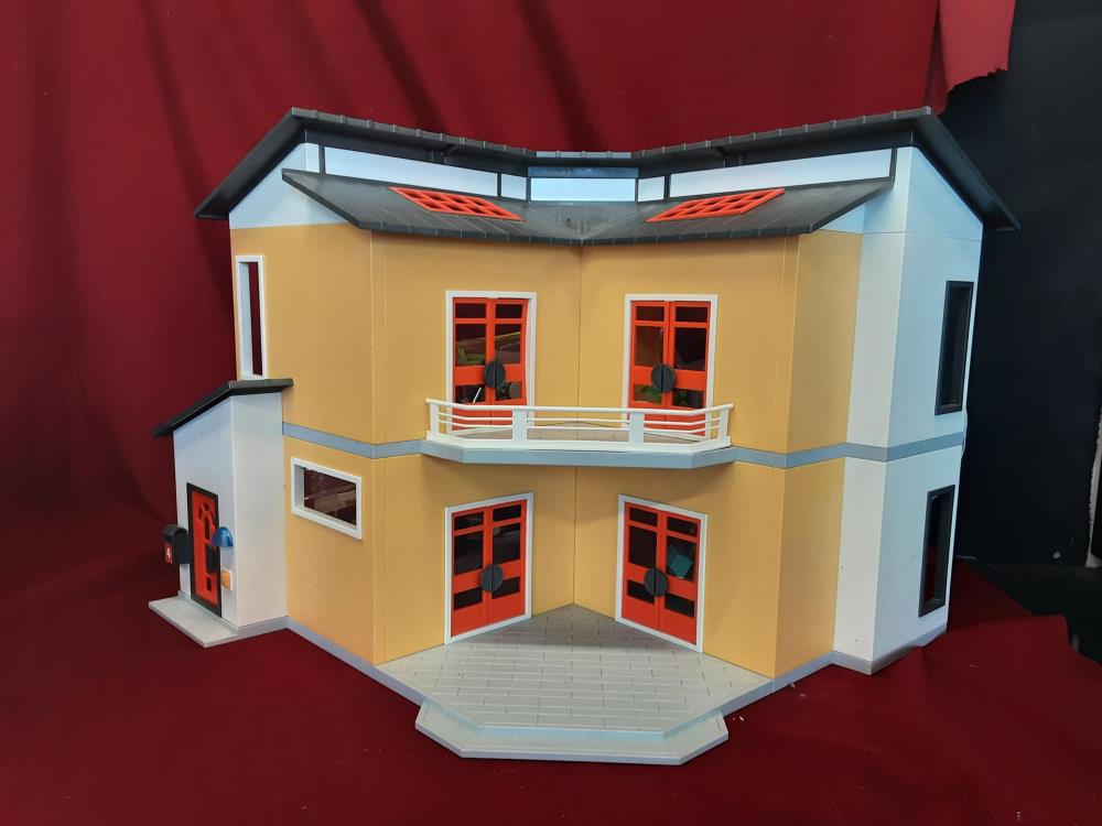 MAISON PLAYMOBIL AVEC ACCESSOIRES A L'INTERIEUR