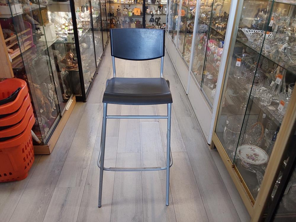 TABOURET PVC NOIR PIEDS GRIS METAL 