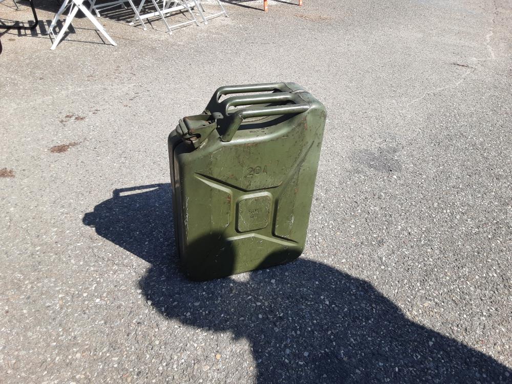 JERRICAN VERT EN METAL 2O L