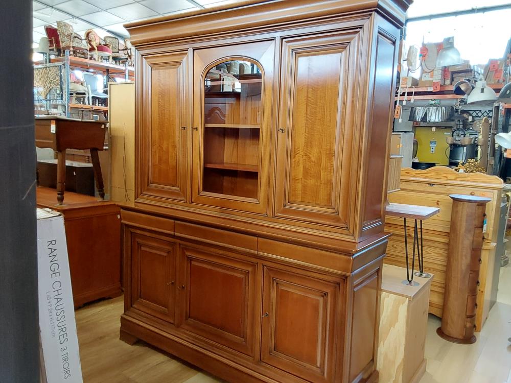 BUFFET 2 CORPS 6 PORTES DONT 1 VITREE + 3 TIROIRS  EN MERISIER