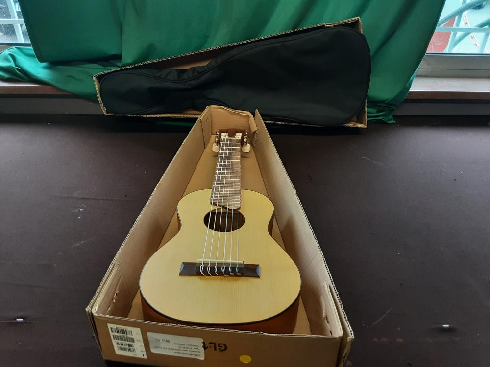 GUITALELE YAMAHA GL1 + HOUSSE NOIR