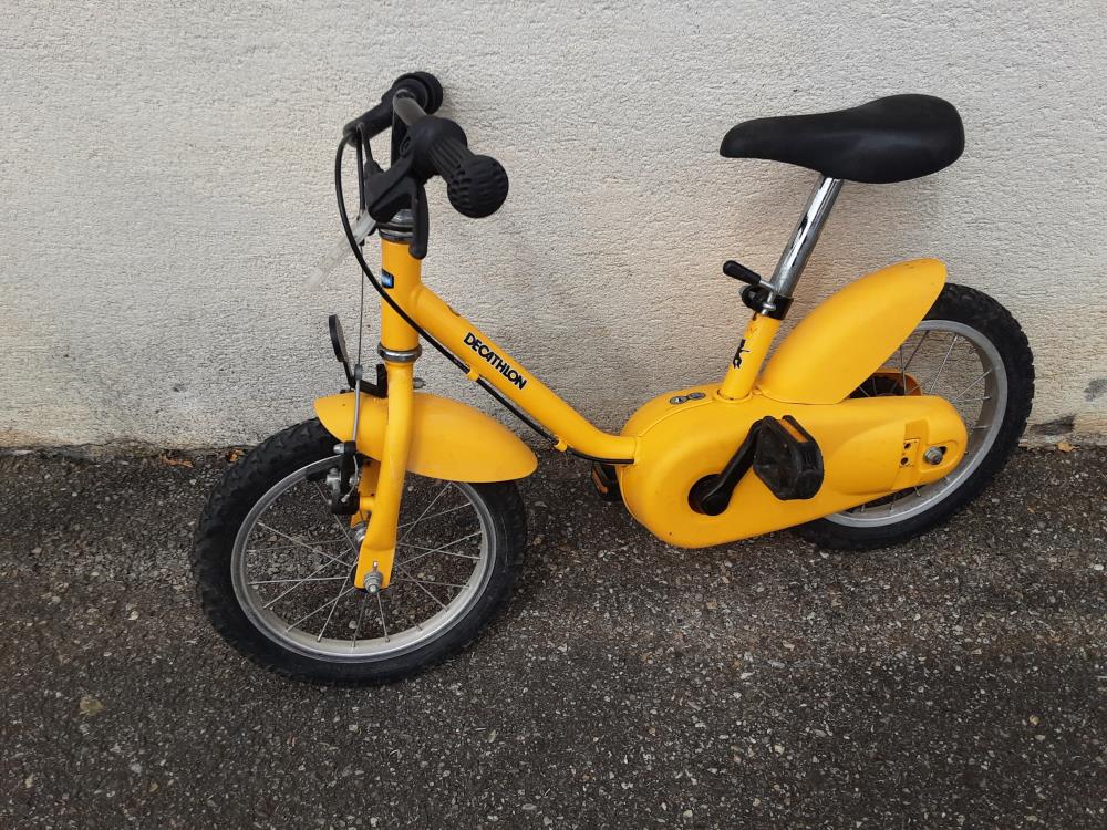 VELO ENFANT DECATHLON JAUNE 14 P