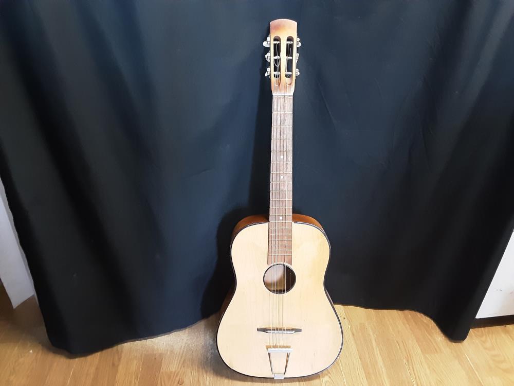 GUITARE 