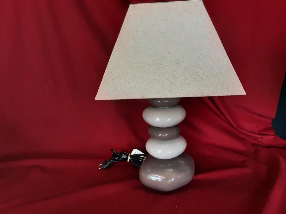 LAMPE PIED EN GALET BRUN ET GRIS