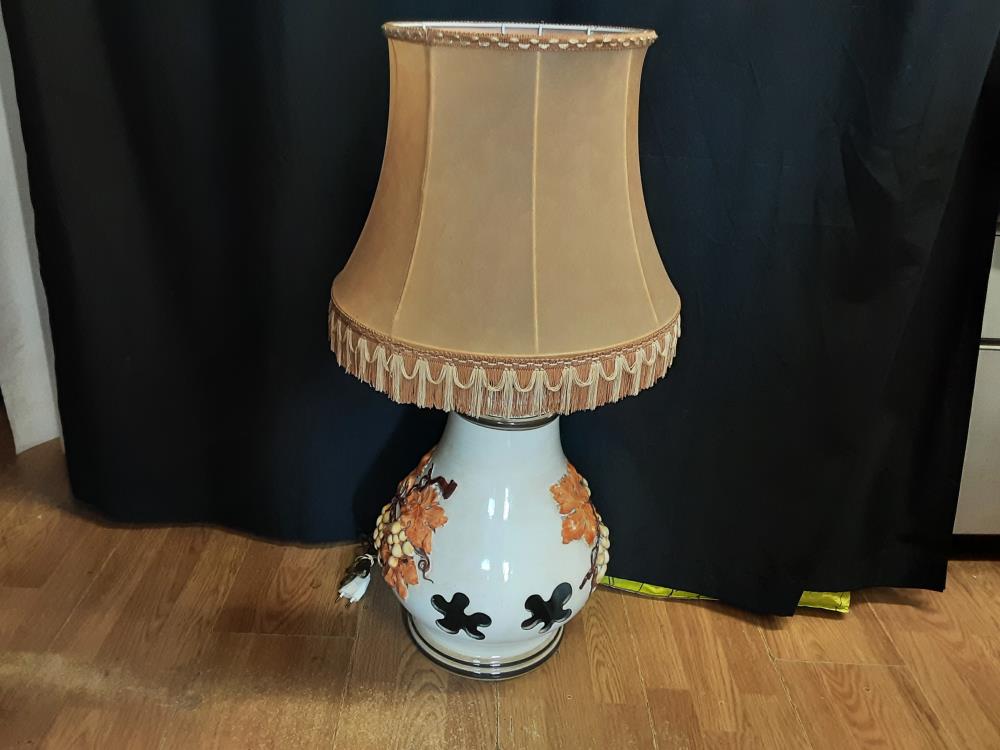 LAMPE PIED CERAMIQUE DECOR GRAPPE DE RAISINS 
