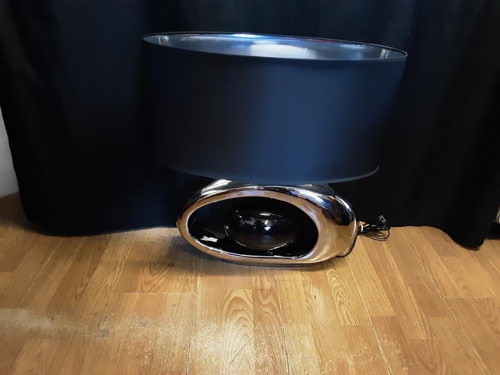 LAMPE CONTEMPORAIN CHROME ET NOIRE AVEC ABAT-JOUR