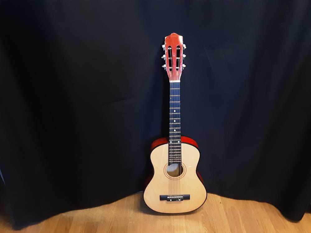 GUITARE CLASSIQUE BRUN ET BEIGE A RESTAURER