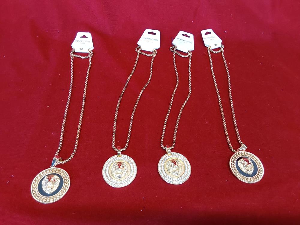 COLLIER ACIER INOXYDABLE DORÉ MOTIF LION FOND NOIR OU STRASS MM 