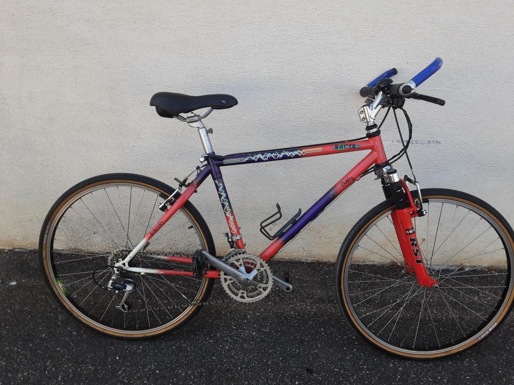 VTT DE ROUTE RACER ROUGE ET VIOLET 26P